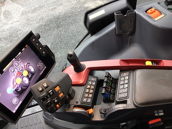 Valtra Q305 med sentralsmøring! 2023, kr 1 899 000,-