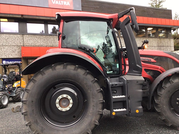 Valtra Q305 med sentralsmøring! 2023, kr 1 899 000,-
