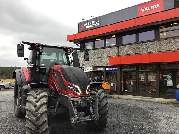 Valtra Q305 med sentralsmøring! 2023, kr 1 899 000,-