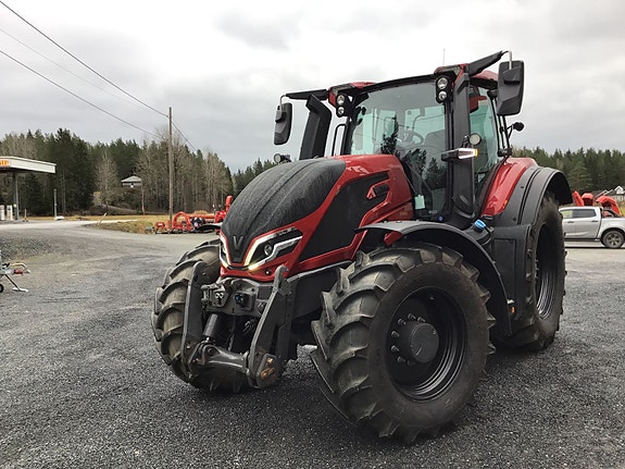 Valtra Q305 med sentralsmøring! 2023, kr 1 899 000,-