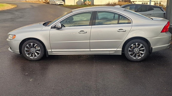Volvo S80 4 of 5