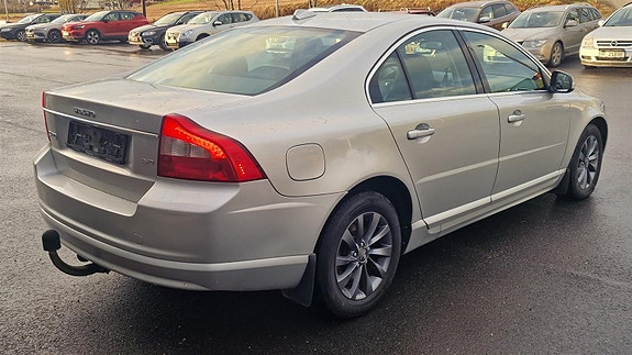 Volvo S80 3 of 5