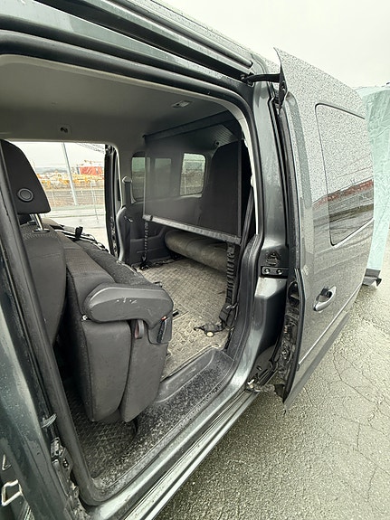 Volkswagen Caddy Maxi 17 of 30