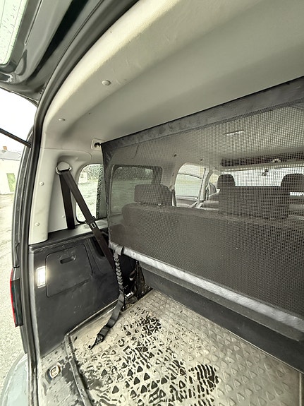Volkswagen Caddy Maxi 26 of 30