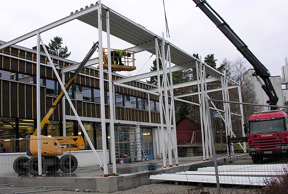 Bygging av ny verksted-del i 2022 forberedt for større nyttekjøretøy. Topp moderne lokaler og utstyr med 5,5T løftebukker