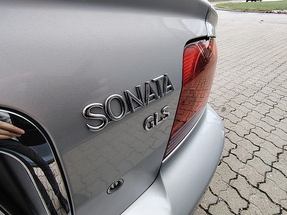 Hyundai Sonata 8 of 19