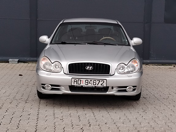 Hyundai Sonata 2 of 19