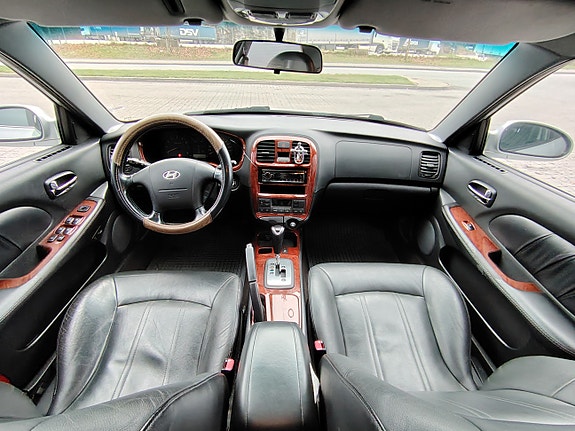 Hyundai Sonata 10 of 19