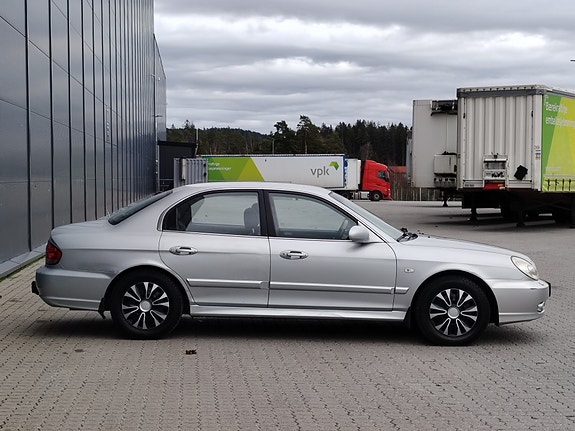 Hyundai Sonata 5 of 19
