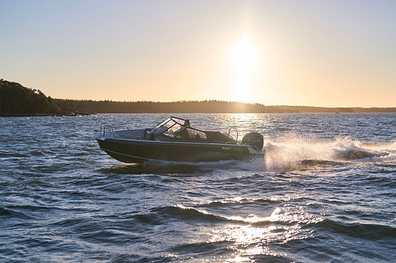 Buster Supermagnum m/Yamaha F300XSB Premium og Joystick!