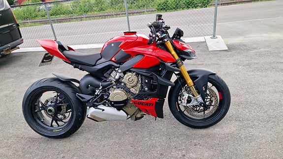 Ducati Streetfighter V4 S 9 of 13