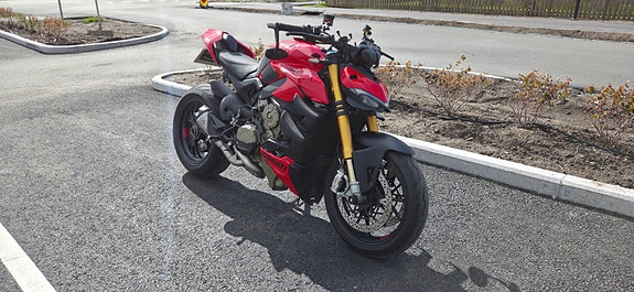Ducati Streetfighter V4 S 2 of 13