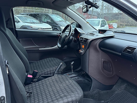 Toyota IQ 11 of 22