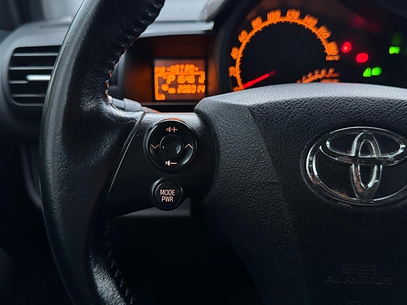 Toyota IQ 14 of 22