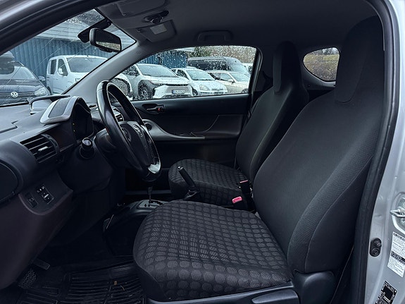 Toyota IQ 12 of 22