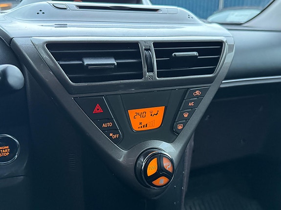 Toyota IQ 16 of 22