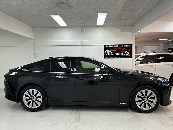 Toyota Mirai 14 of 30