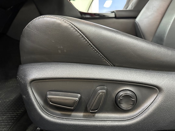 Toyota Mirai 28 of 30