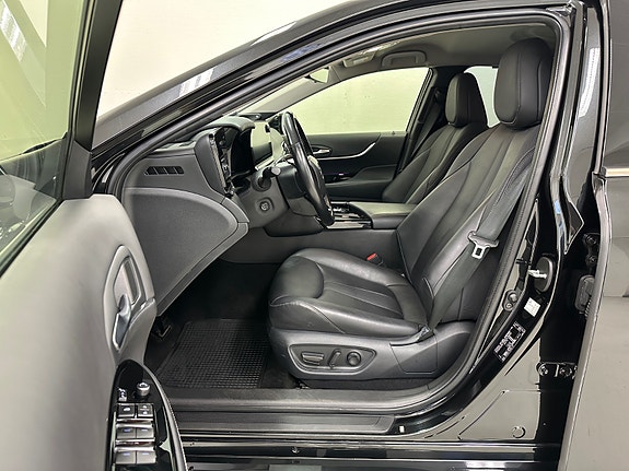 Toyota Mirai 27 of 30