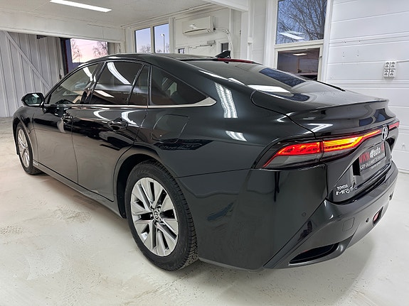 Toyota Mirai 18 of 30