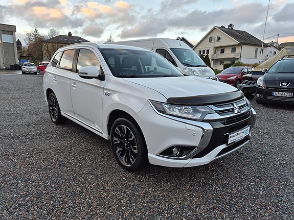 Mitsubishi Outlander 3 of 5