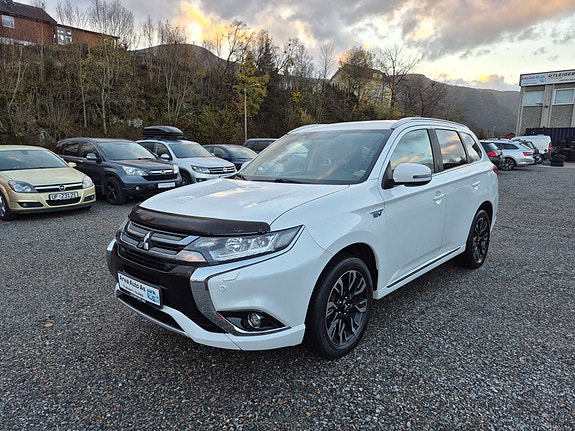 Mitsubishi Outlander 2 of 5