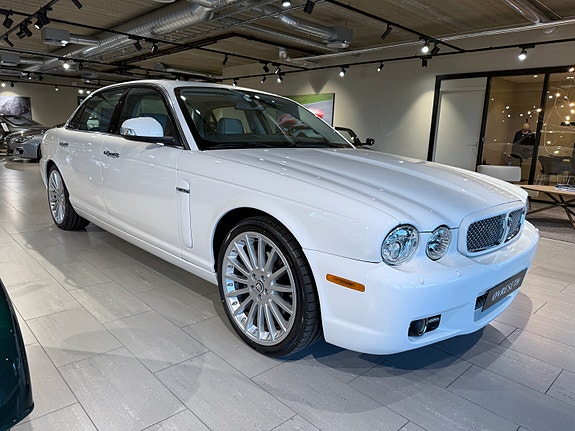 Jaguar XJ 3 of 27