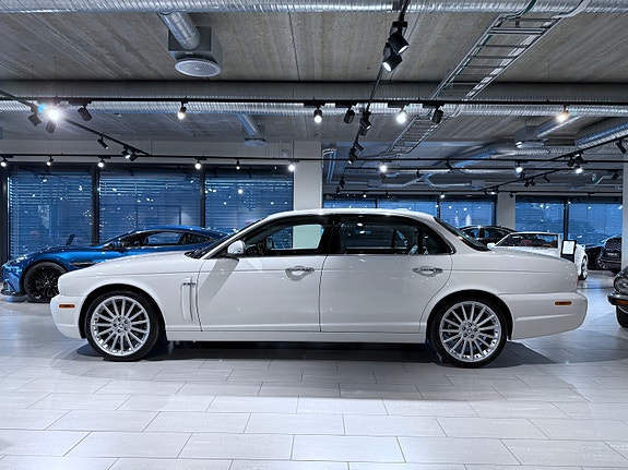 Jaguar XJ 8 of 27