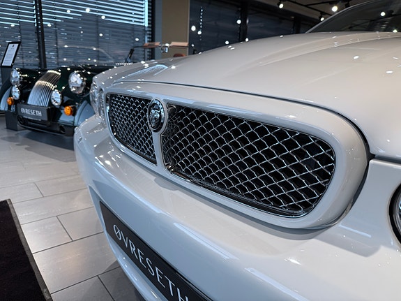 Jaguar XJ 27 of 27