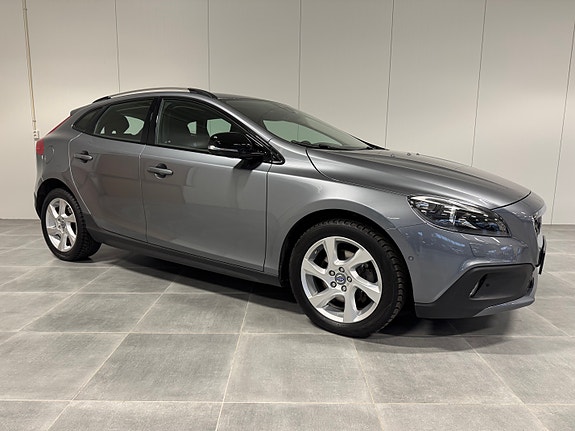 Volvo V40 Cross Country 3 of 5