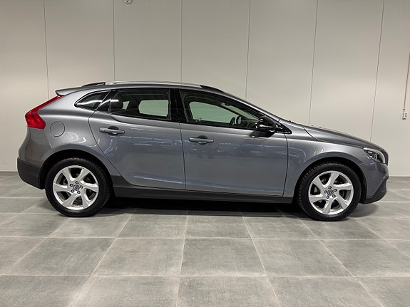 Volvo V40 Cross Country 2 of 5