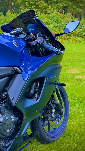Yamaha R7 22 of 25