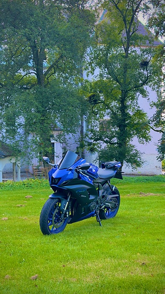 Yamaha R7 4 of 25