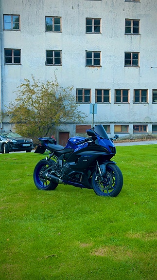 Yamaha R7 7 of 25
