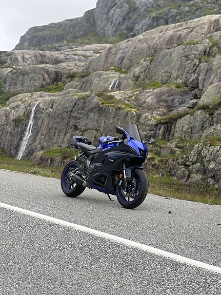 Yamaha R7 2 of 25