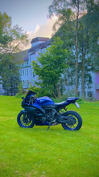 Yamaha R7 12 of 25