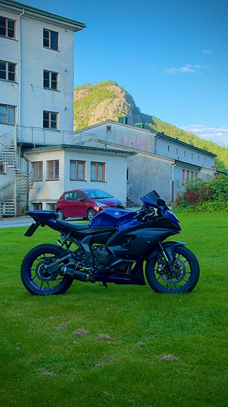 Yamaha R7 8 of 25