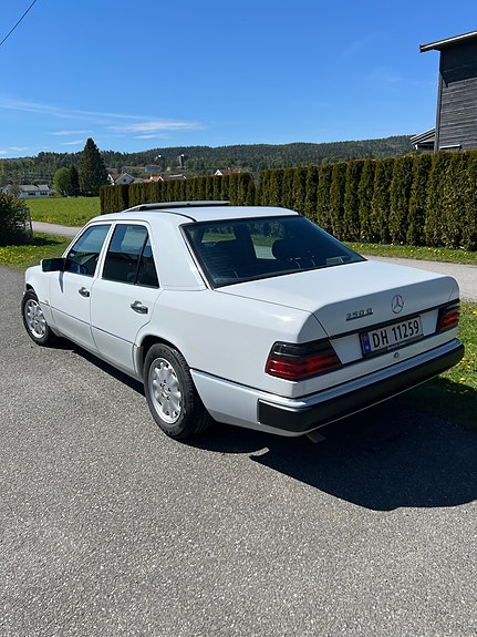 Mercedes-Benz 250 D 4 of 10