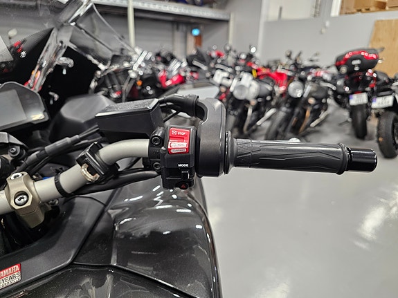 Yamaha MXT 850 Niken 10 of 11