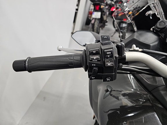Yamaha MXT 850 Niken 9 of 11
