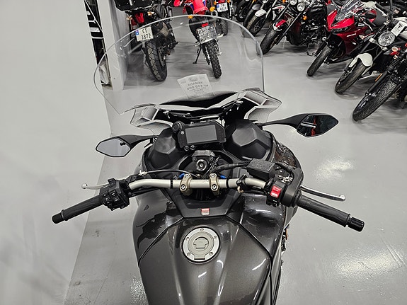 Yamaha MXT 850 Niken 8 of 11
