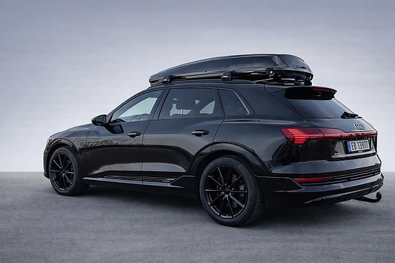 Audi e-tron 2 of 5