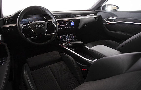 Audi e-tron 4 of 5