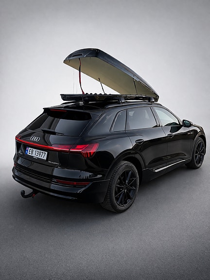 Audi e-tron 3 of 5