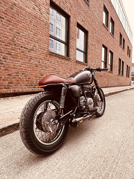 Yamaha XS 400 cafe-racer 3 of 9