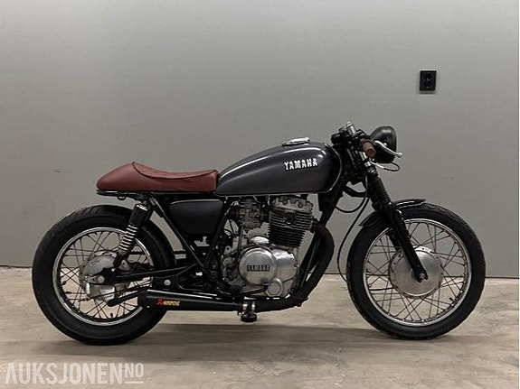 Yamaha XS 400 cafe-racer 5 of 9