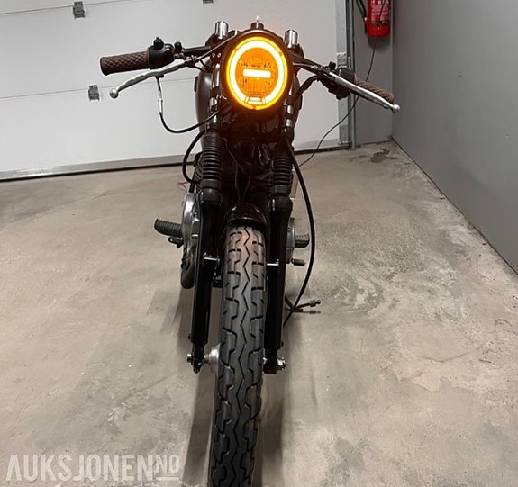 Yamaha XS 400 cafe-racer 7 of 9