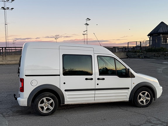 Ford Transit Connect 4 of 13