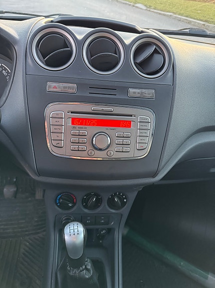 Ford Transit Connect 10 of 13