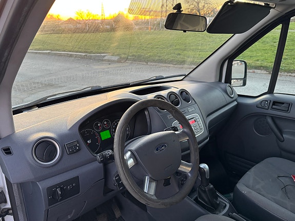 Ford Transit Connect 9 of 13